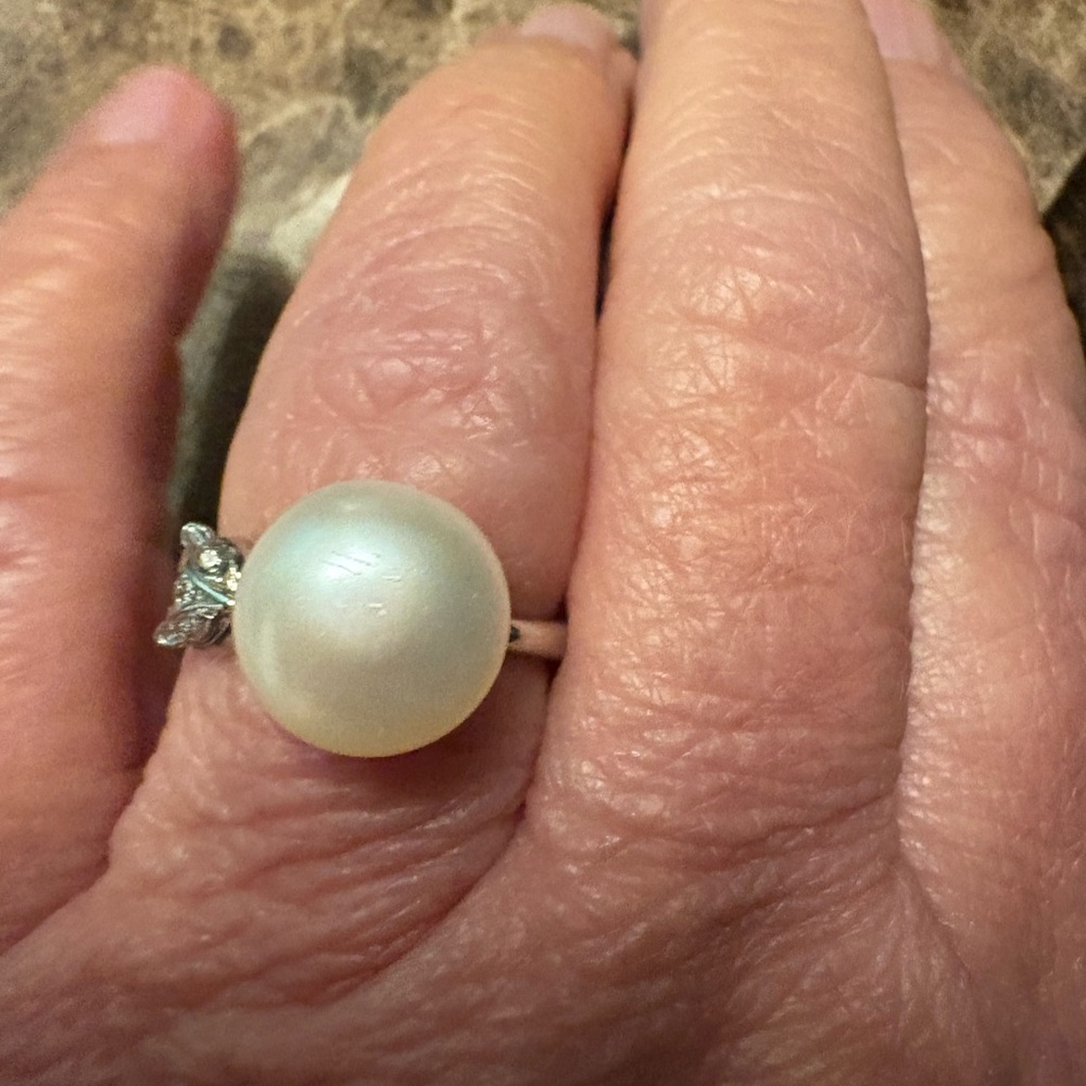 EUC sterling silver .925 ring size 7.5